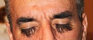 بالصورة.. أوكراني يزعم امتلاكه لأطول رموش في العالم ويحتفظ بالسر 11 اكراني