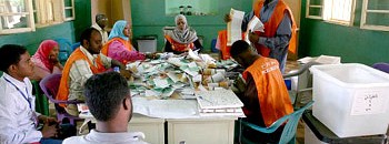 الذين يتحدثون عن المدنية ويتهربون من الانتخابات فما أعجب ذلك! 10 الانتخابات