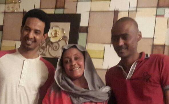 بالصور.. الفنانة حنان بلوبلو تقود مبادرة صلح بين الفنان طه سليمان والشاعر أمجد حمزة 3 11096724_753892304726392_418319731022737168_n