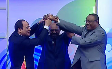 منار عبد الفتاح .. اثيوبيا تعلن عن تحويل مسار مجرى النيل الازرق 1 البشير