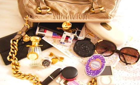 بالفيديو .. لحظة سرقة حقيبة عود بقيمة 2 مليون جنيه 1 شنطة بنت