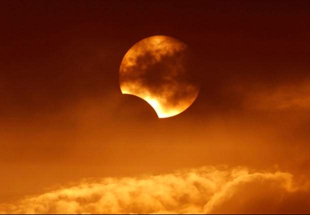 أمريكية تروي تفاصيل إصابة عينها بعد النظر في كسوف الشمس 1 كسوف