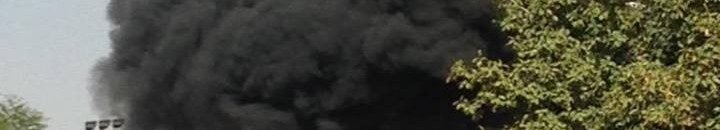 احتراق سيارة بالقرب من شركة منتجات مياه غازية ببحري 10 حريق71