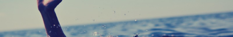 شاهد بالفيديو .. جثمان غريق يصدم منقذيه بمفاجأة غير متوقعة 10 غرق