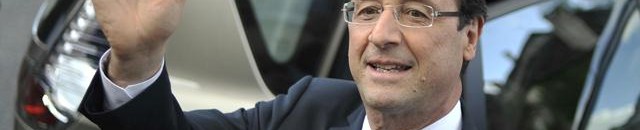 بالصورة: سيلفي "بذيئ" يتسبب بإهانة رئيس فرنسا 11 فرانسوا هولاند