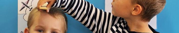 بالفيديو.. طفلان يضعان والدهما في موقف محرج على الهواء 10 018209070 30300