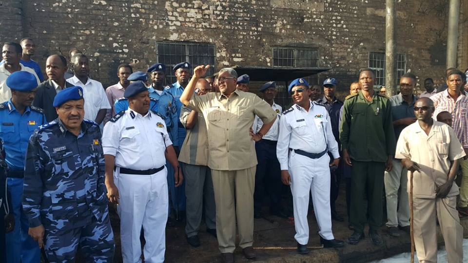 بالصورة.. والي الخرطوم وعدد من قيادات الشرطة يتفقدون مصابي حادث (التانكر) المحترق 1 11138171 362423183953308 1305629700052504116 n