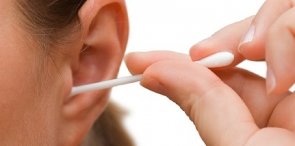 بالفيديو .. أذن نمت على يد رجل ونقلها الأطباء إلى رأسه! 1 elbashayer image 1427907781