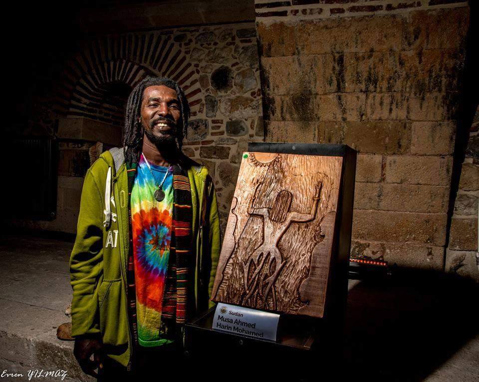 بالصور: موسى حارن الفنان التشكيلي السوداني العالمي ضمن أفضل 25 نحات في العالم 1 حارن4