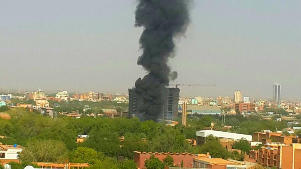 حريق يلتهم أكبر مخزن لصناديق الاقتراع قبل إعادة الفرز ببغداد 1 حريق 4