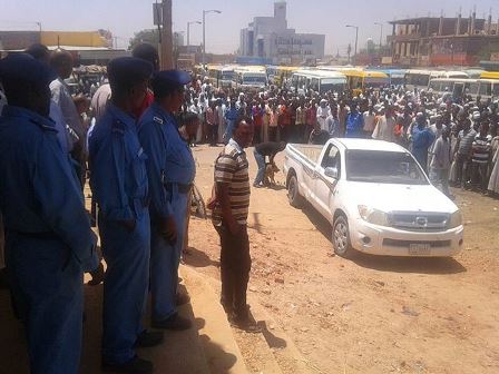 ما ينوب المخلص إلا طعنه".. إصابة شاب حاول فض مشاجرة بدار السلام 1 عطبرة22