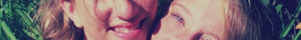 بالصور: توأم مُلتصق بجسدٍ واحد ورأسين.. يتشاركان النمو ويتخاصمان في الأكل والتفكير 12 توأم ملتصق