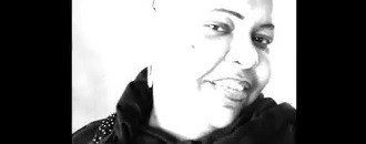 فيديو وصور..بعد معركتها مع الهندي عز الدين..سارة منصور تحلق شعر رأسها “صلعة” وتتحدى حرم الرئيس السوداني أن تظهر وهي حالقة شعرها “صلعة” 13 سارة صلعة1