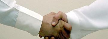 بالفيديو.. لقطات مؤثرة للقاء كويتي بابنه بعد فراق 26 عاما 10 سلام