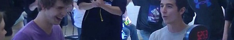 شاهد بالفيديو: أكثر من 400 طالب يفاجئون معلمهم المصاب بالسرطان.. شاهد ماذا فعلوا! 10 طالب ذكي