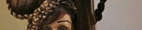 بالصور..صاحبة أطول شعر في العالم تستغني عن صالونات التجميل 22 قصات شعر