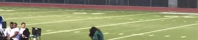 بالفيديو: طالبة تتعرض لموقف محرج أثناء حفل تخرجها 10 وقعت البنت