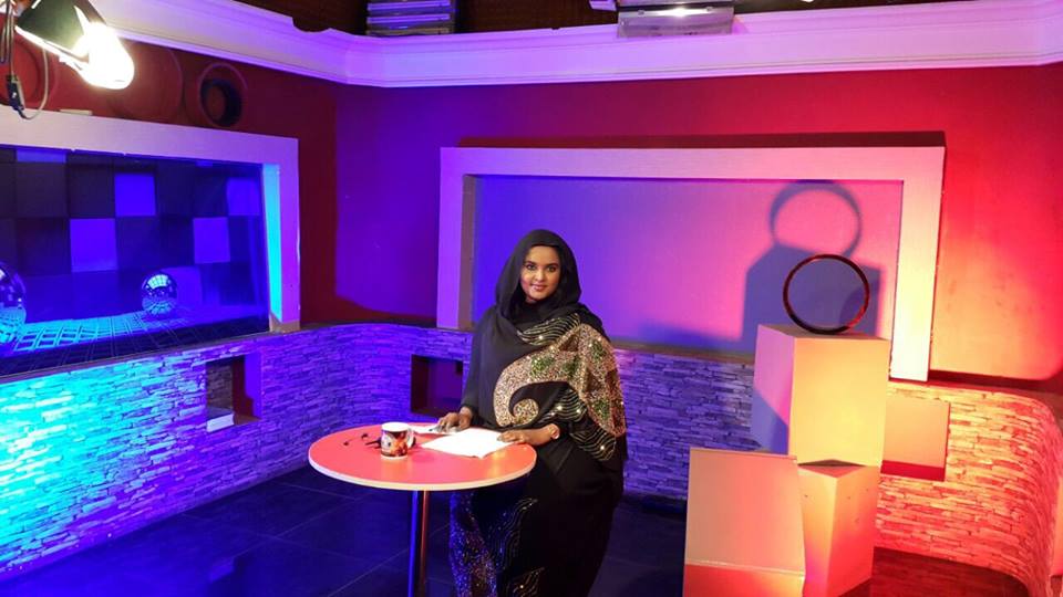 قصائد الشعر والغزل تنهال علي صور المذيعة ميسون عبد النبي 2 10489978_10202843639450306_6860781894484223194_n