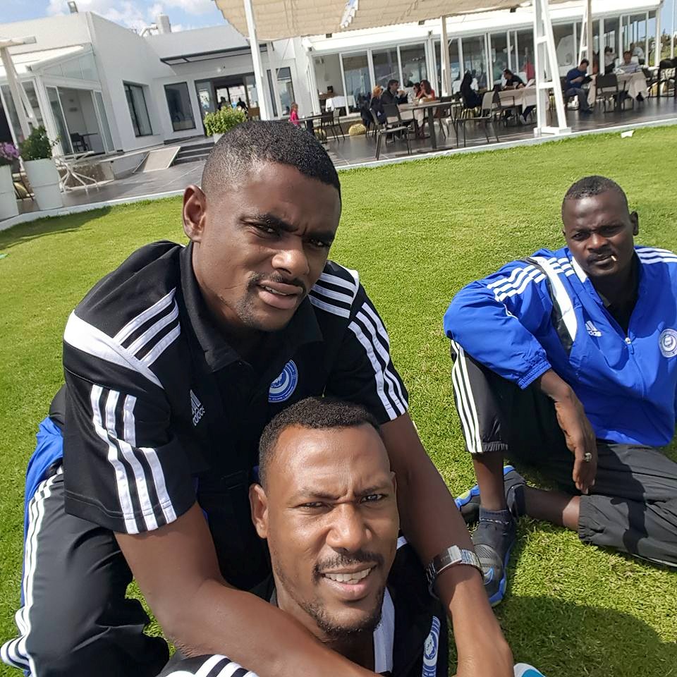 بالصور.. وبقيادة العميد والبرازيلي وكاريكا: نجوم الهلال يبهرون الجمهور بأجمل (سيلفي) من تونس 1 11246173 1410674662589868 6399754177507824260 n