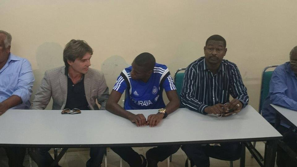 بالصور.. الهلال يضم لكشوفاته لاعب برازيلي ويستقبل بمطار الخرطوم برازيلي آخر 3 11251880_10153340073778000_9053683501000260829_n