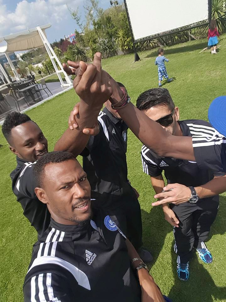 بالصور.. وبقيادة العميد والبرازيلي وكاريكا: نجوم الهلال يبهرون الجمهور بأجمل (سيلفي) من تونس 3 11295917_1410674412589893_3268250235031327678_n