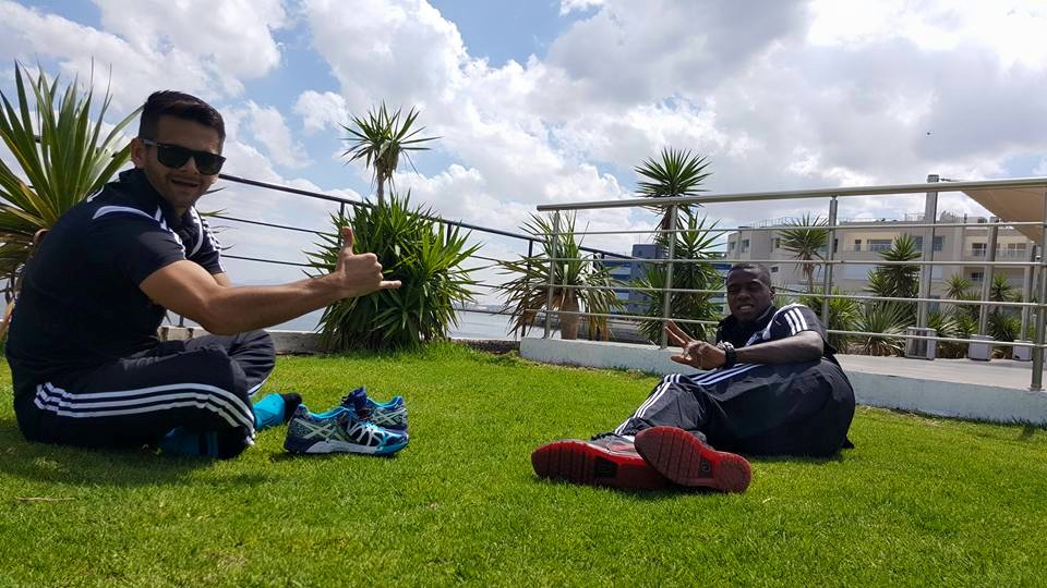 بالصور.. وبقيادة العميد والبرازيلي وكاريكا: نجوم الهلال يبهرون الجمهور بأجمل (سيلفي) من تونس 7 11377369_1410674629256538_9012243373356252189_n