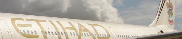 استبعاد قائدة طائرة حدثت الركاب عن طلاقها قبل الإقلاع 10 270578100