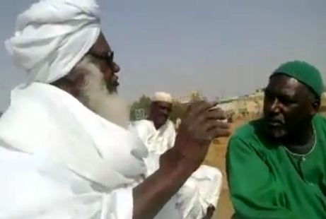 بالفيديو : شيخ أبوزيد يشرف علي حفر قبره بنفسه مع عابدين درمة ! 1 Capture