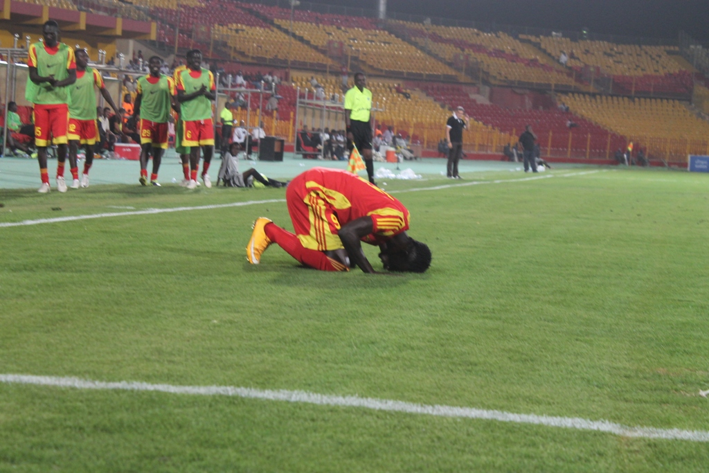 بالصور والفيديو.. المريخ يقسو علي سيد الأتيام بخماسية ويستعيد الصدارة قبل مباراة القمة المصيرية 6 IMG_0521