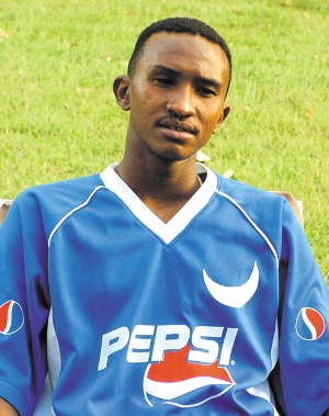 بالفيديو..نجم الهلال السابق جوليت: أرشح هذا اللاعب للاحتراف الخارجي 1 sudan hilal jooolet