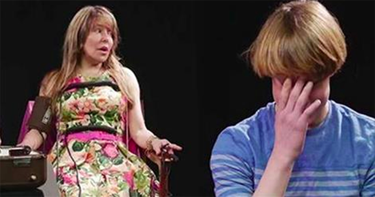 بالفيديو: أبناء يضعون أمهاتهم على جهاز كشف الكذب: شعرن بالحرج بسبب الأسئلة 1 احراج مع الوالده