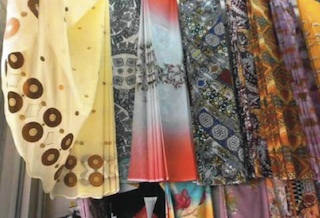 تجار الأسواق هم من يطلقون المسميات على بضائعهم ويتم الاختيار بناءً على ما يدور في كل الأوساط ساسية كانت أو فنية 1 توب