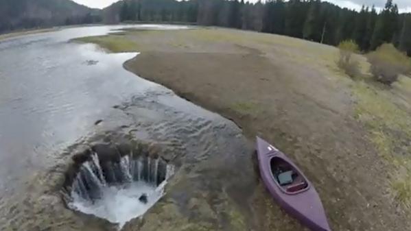 أخطر البحيرات على سطح الأرض! 1 حفرة تبتلع بحيرة