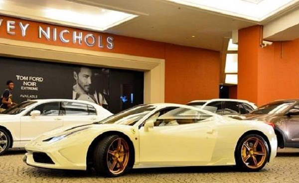 السجن على غسال عربات هرب بعربة زبون بأمبدة 1 سيارة