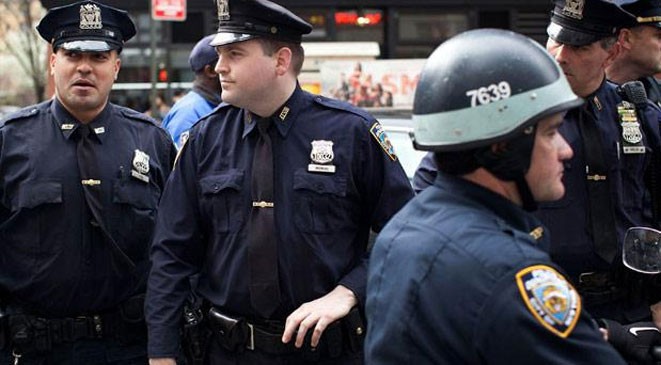 بالفيديو .. " يا إلهي" .. صرخة شرطي أمريكي أذهله شهاب متوهج في السماء 1 شرطة أمريكية