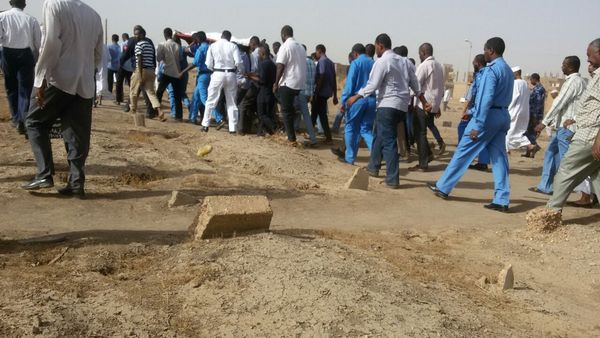 بالصور: تشييع مهيب لجثمان ملازم أول غسان من قِبل قيادات الشرطة ، وكيف إنتهت قضيته 4 غسان1