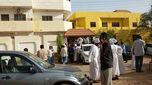 بالصور: تشييع مهيب لجثمان ملازم أول غسان من قِبل قيادات الشرطة ، وكيف إنتهت قضيته 3 غسان7