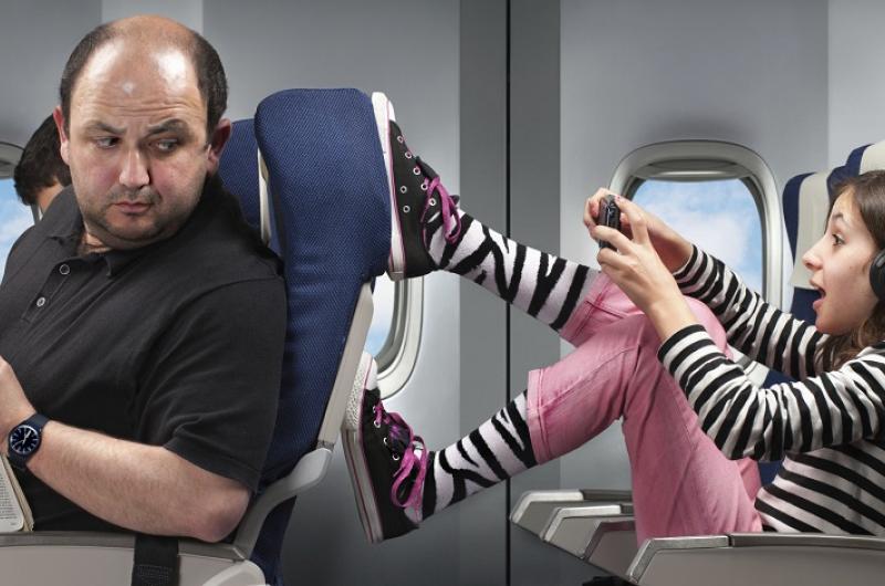 كيف تتخلص من المزعجين على متن الطائرة ؟ 1 مزعج
