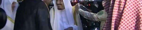 بالفيديو: الملك سلمان يمازح الأمير عبدالله : " وين الشنب؟" 10 الملك يضحك مع الأمير