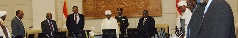 الحسن الميرغني والسنوسي يؤديان القسم مساعديْن للرئيس 10 الولاة يؤدون القسم