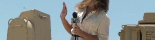 حشرات تهاجم مذيعة على الهواء