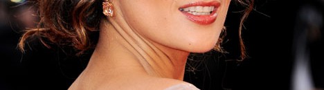 سلمى حايك بعد سن الـ50: "شوربة الكوارع" سر نضارة البشرة 10 سلمى حايك