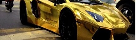 سيارة ذهبية