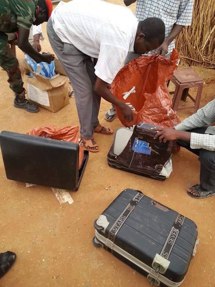 بالصور.. الشرطة تلقي القبض علي سيدة بنقطة تفتيش (أبو زبد) تحمل كمية كبيرة من المخدرات داخل (شنطة) وهي في طريقها للخرطوم 2 10406396_568728296599952_1002631113908518878_n