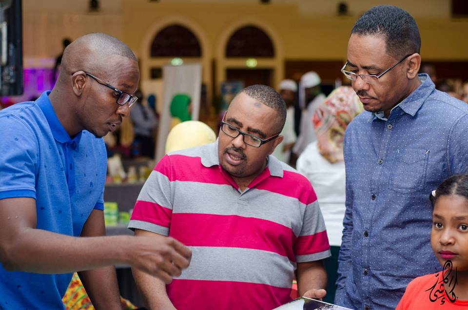 بالصور: شباب سودانيون يدشنون معرض مستلزمات الزواج بفندق كورنثيا 7 10868081_376170255909454_1610005967150988991_n