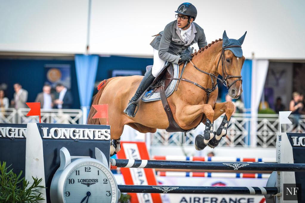 بالصورة : سعودي" ينتزع المركز الأول في بطولة "كان" للفروسية ويرفض "التتويج" بزجاجات الخمر 2 94475_76167