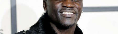بالصور: 7 مشاهير قليل من الناس يعرف أنهم مسلمون 17 AKON