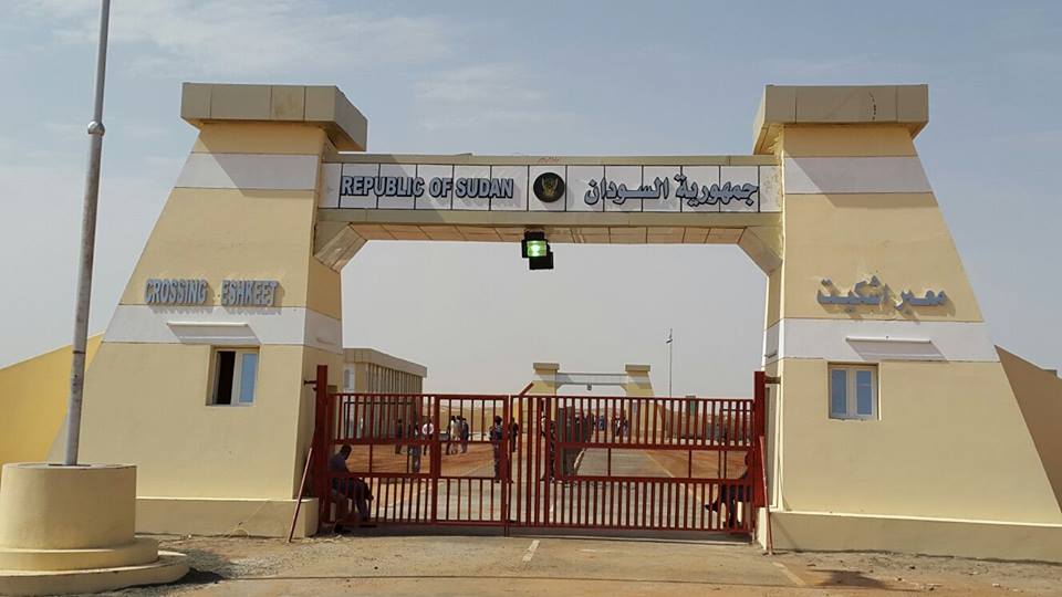 طريق ( مصر – السودان ) البري .. نشاط تجاري كبير للمصريين وسياحة وعلاج للسودانيين !! 1 EHz6fC1