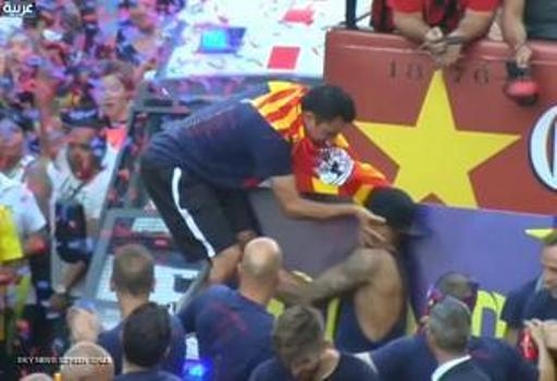 بالفيديو: تشافي يفقد أعصابه بسبب و يضرب نيمار على وجهه 1 jشافي يفقد أعصابه