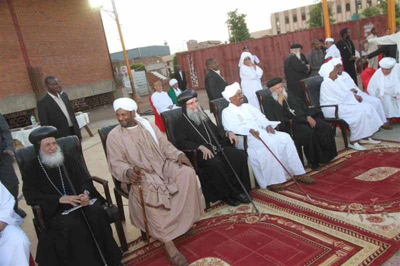 لدى تشريفه الافطار السنوي لطائفة الاقباط: البشير..السودان ظل يمثل نموذجا لا مثيل له في التعايش السلمي والتسامح الديني 3 اقباط3